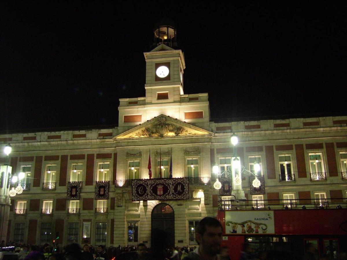 Apartamentos Felipe IV Plaza Mayor Madrid Extérieur photo